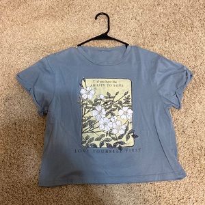Cute women’s crop top in great condition